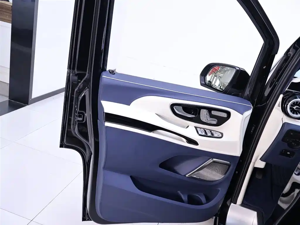 Mercedes-Benz Vito 2024 — фото 18