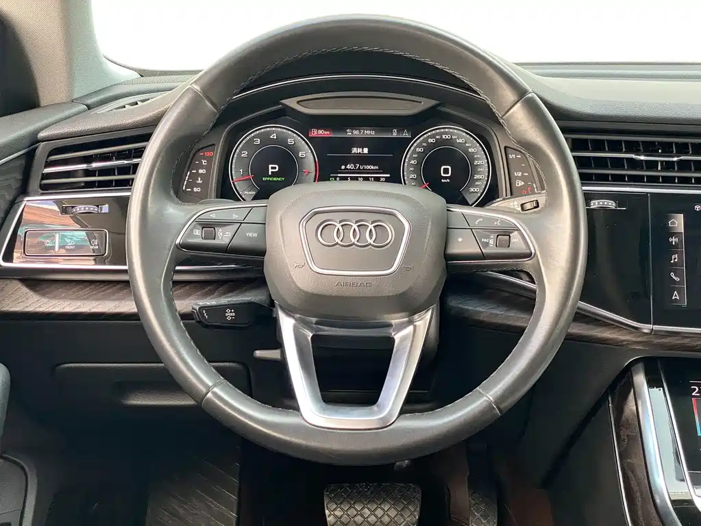 Audi Q8 2021 — фото 9