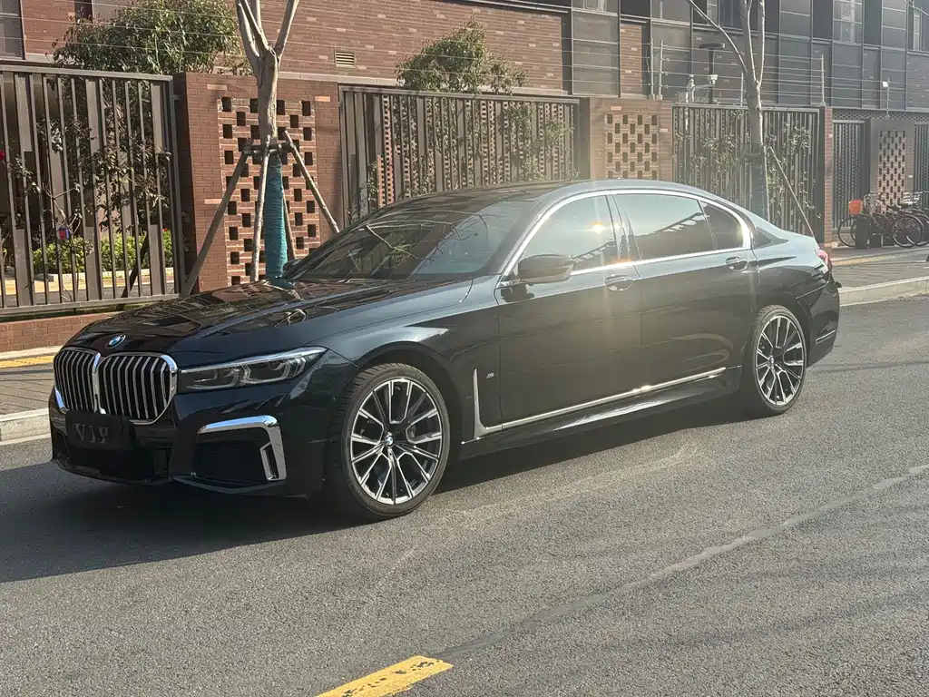 BMW 7 Series 2022 — фото 1