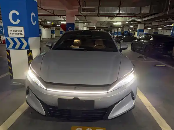 BYD Han L 2025