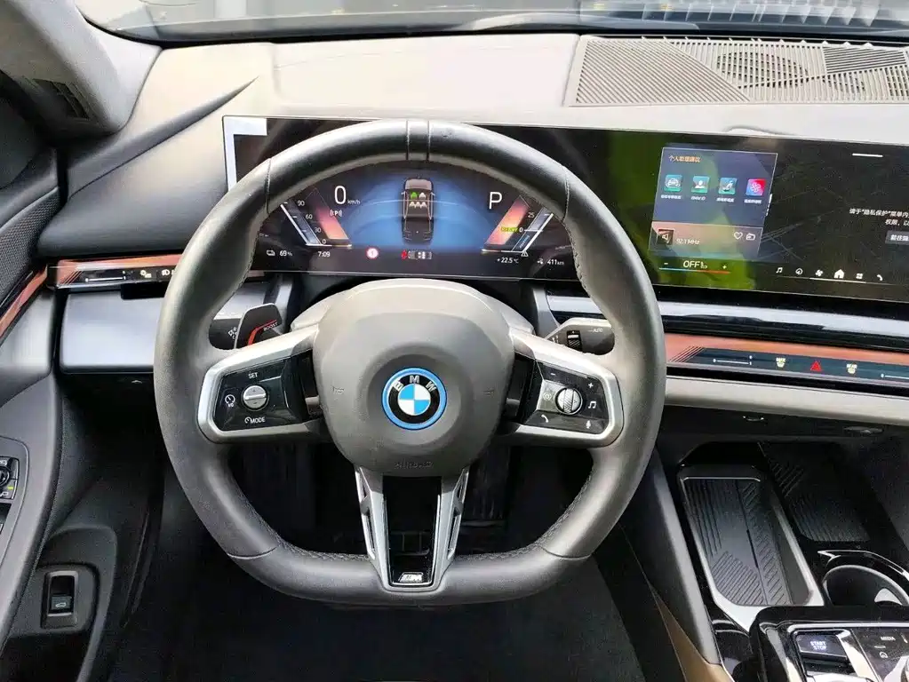 BMW i5 2025 — фото 9