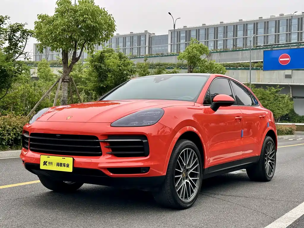 Porsche Cayenne 2021 — фото 1
