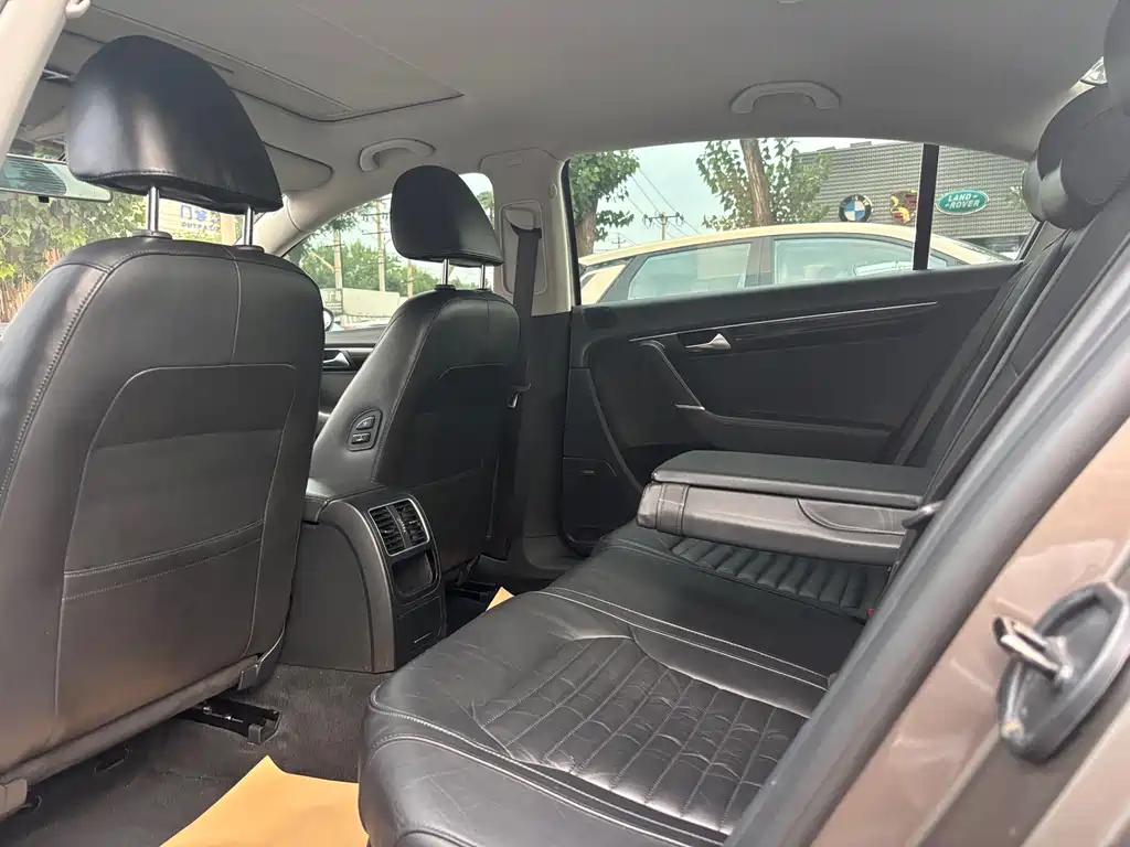Volkswagen Magotan 2013
