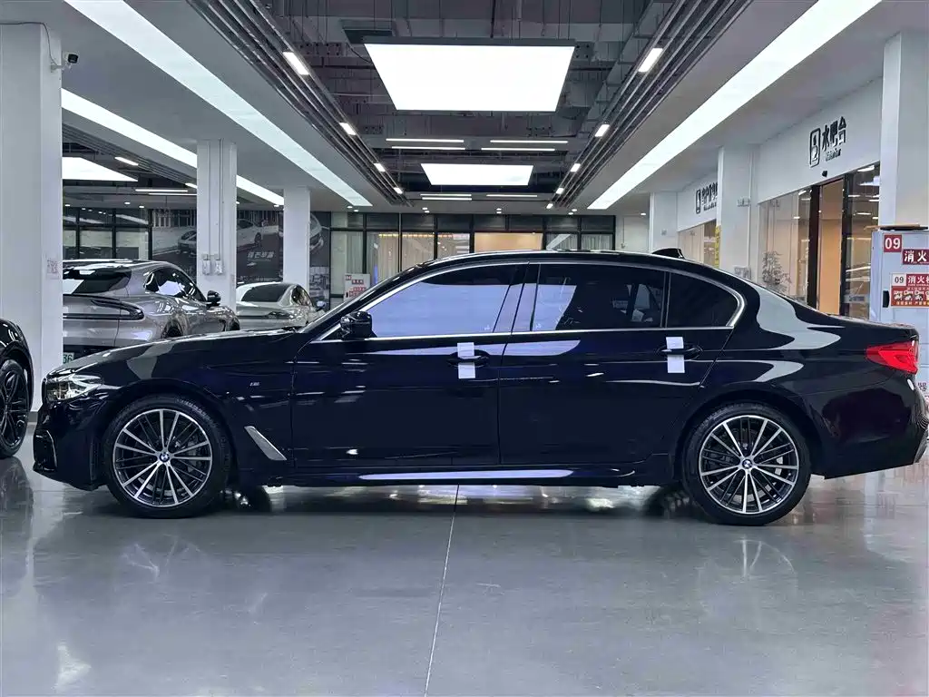 BMW 5 Series 2020 — фото 11