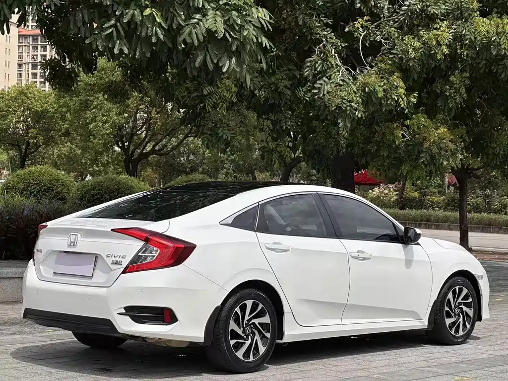 Honda Civic 2018 — фото 9