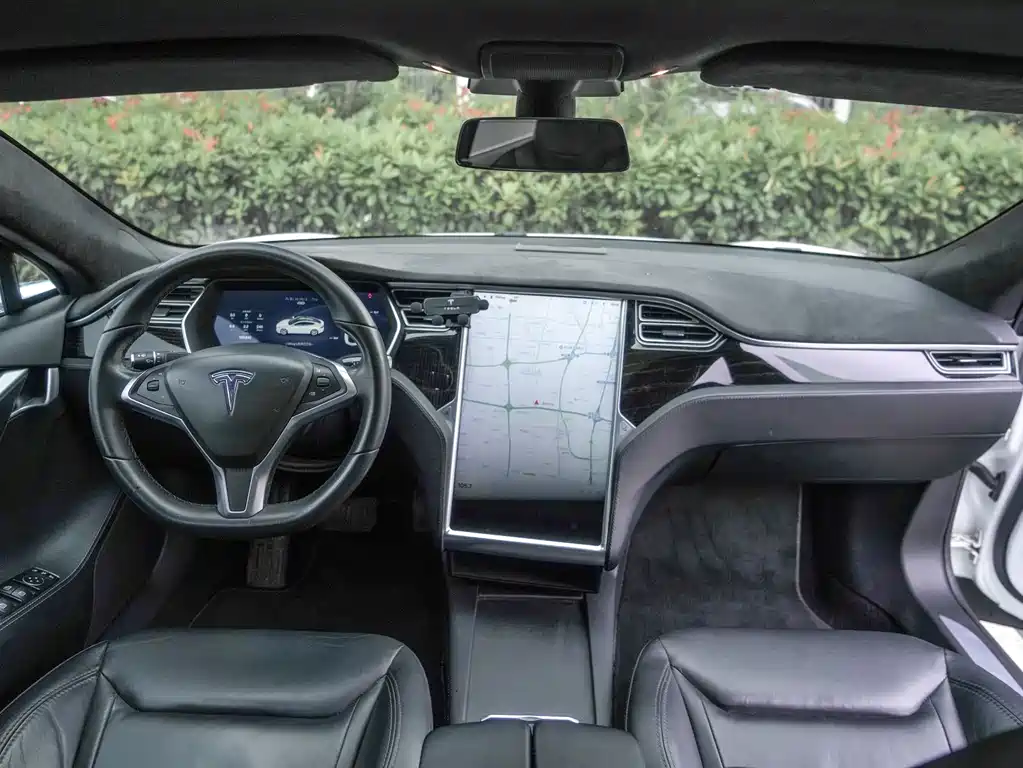 Tesla Model S 2017 — фото 14