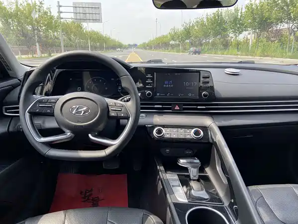 Hyundai Elantra 2022