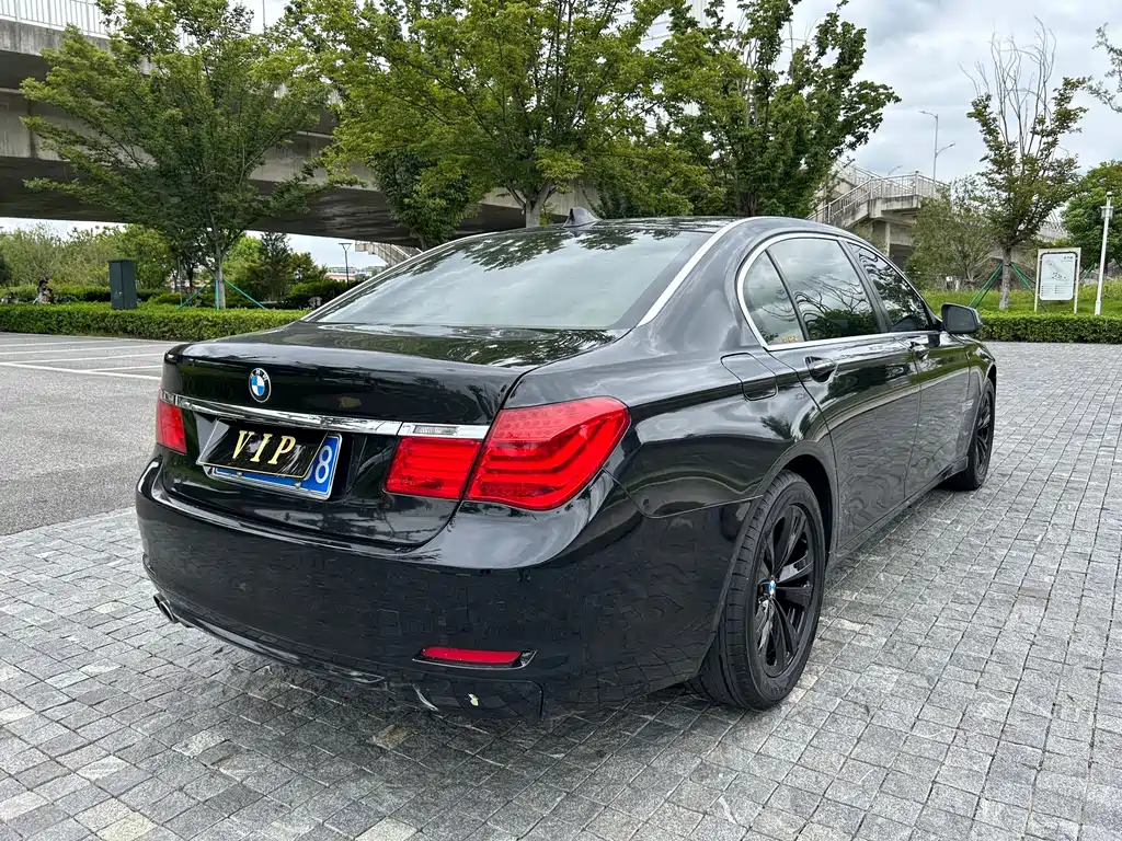 BMW 7 Series 2011 — фото 10