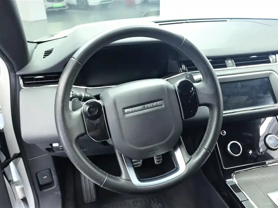 Land Rover Evoque 2021 — фото 15