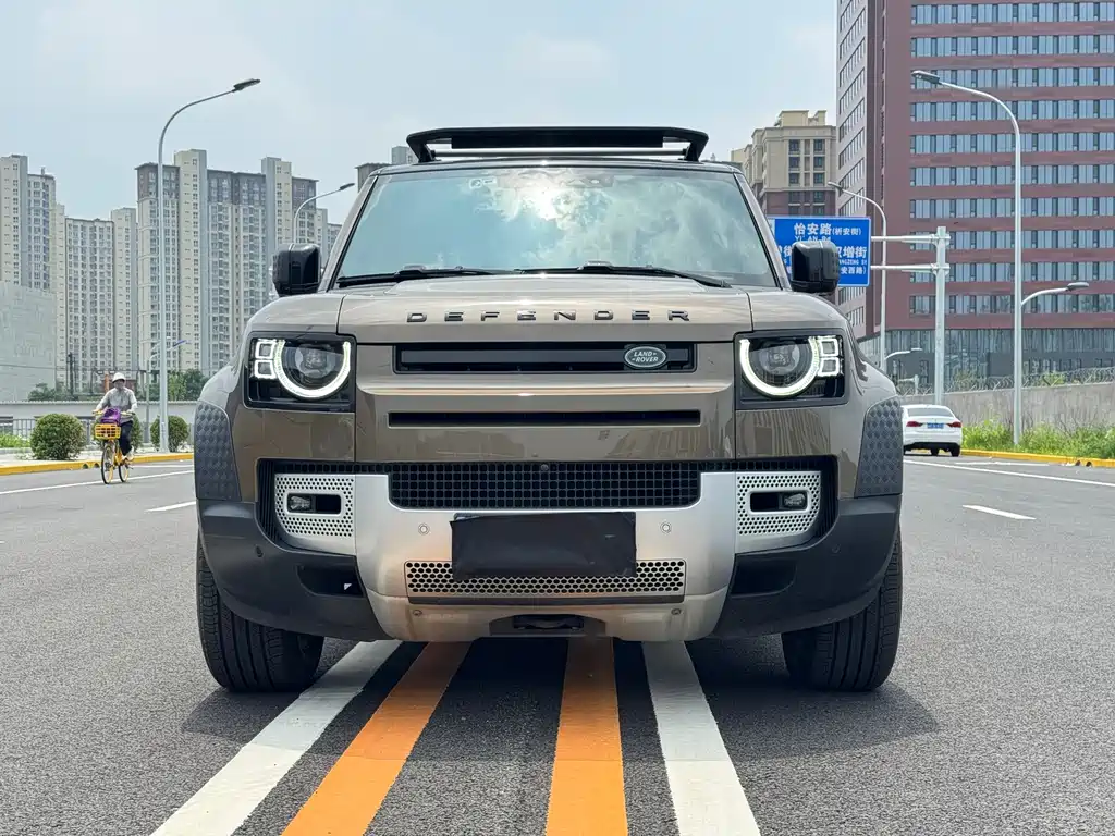 Land Rover Defender 2022