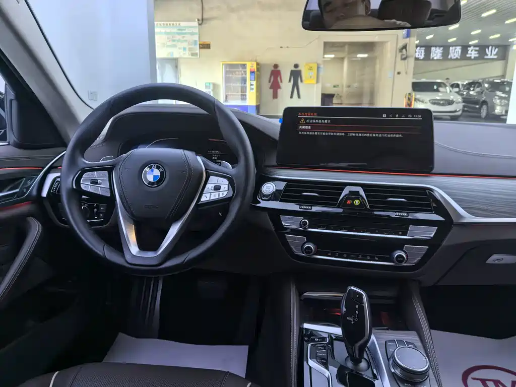 BMW 5 Series 2021 — фото 12