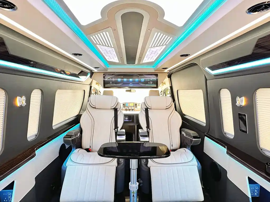 Toyota Hiace 2025 — фото 23