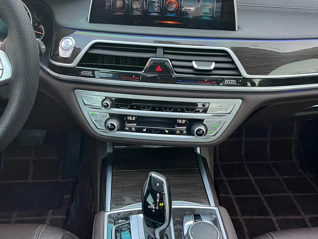 BMW 7 Series 2017 — фото 15
