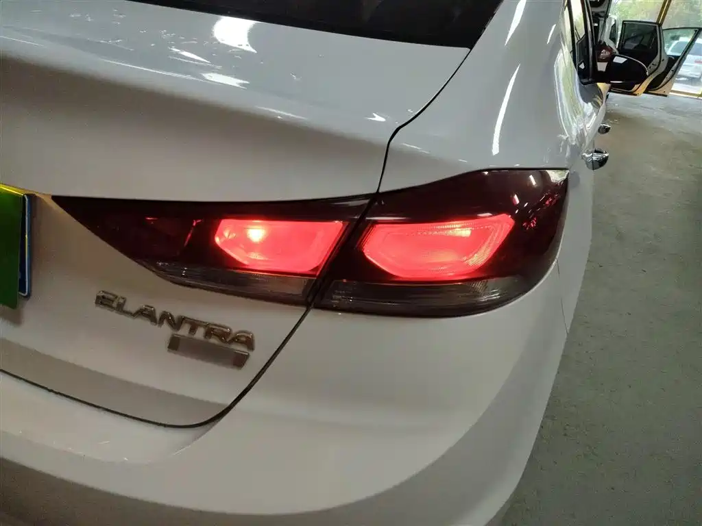 Hyundai Elantra 2018 — фото 24