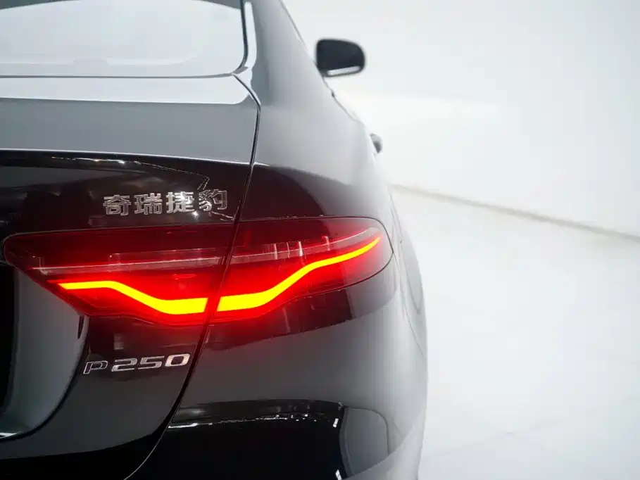 Jaguar XEL 2023 — фото 13