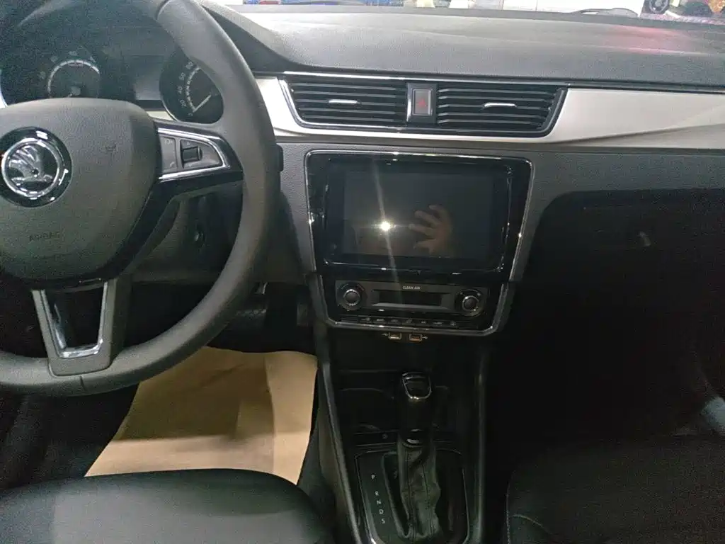 Skoda Rapid 2020 — фото 13