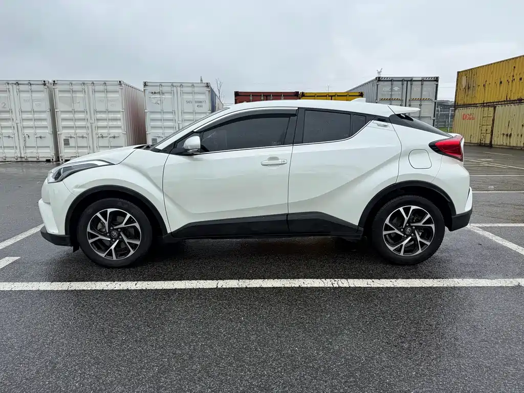 Toyota C-HR 2020 — фото 19
