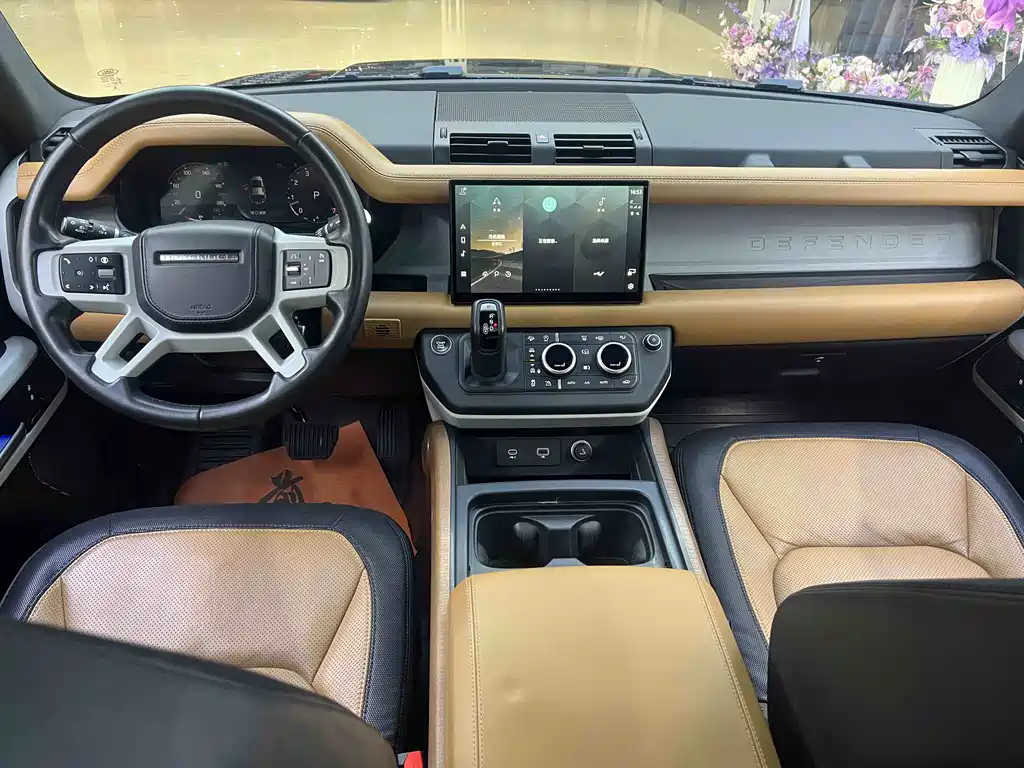 Land Rover Defender 2025