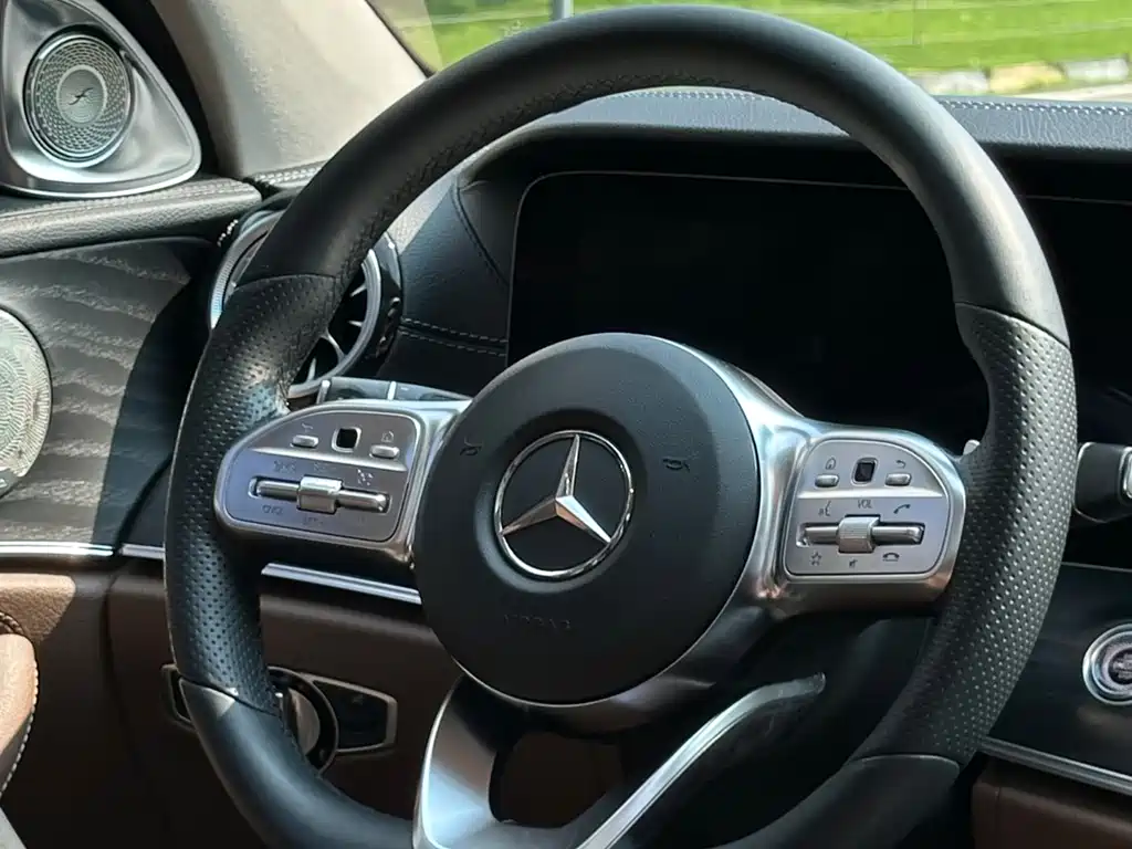 Mercedes-Benz E-Class 2020 — фото 20