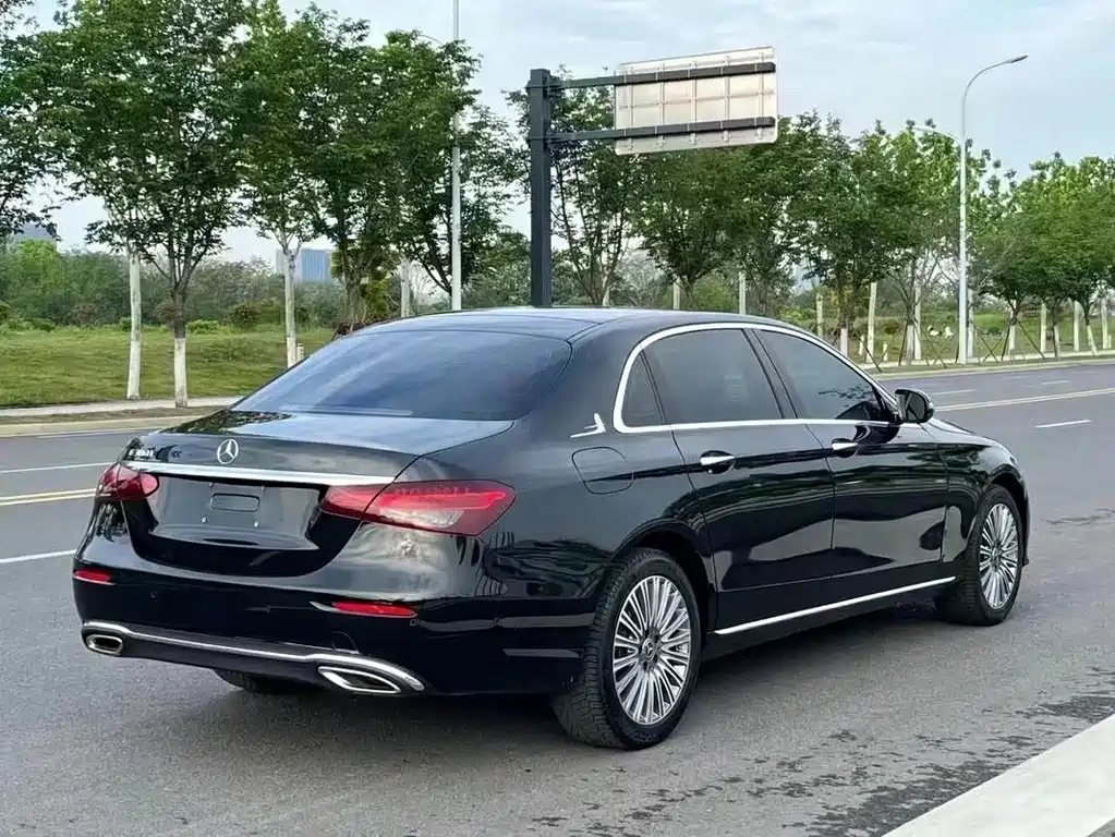 Mercedes-Benz E-Class 2023 — фото 8