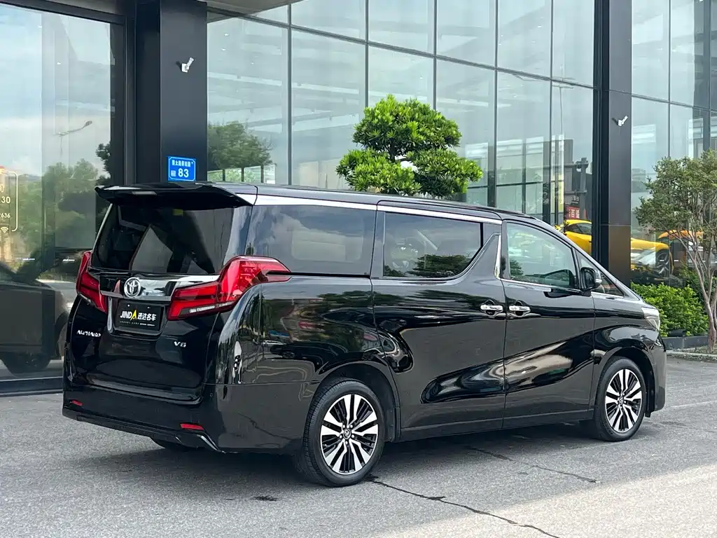 Toyota Alphard 2018 — фото 10