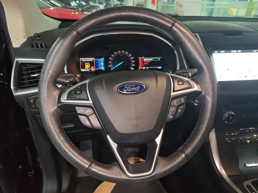 Ford Edge 2017 — фото 11