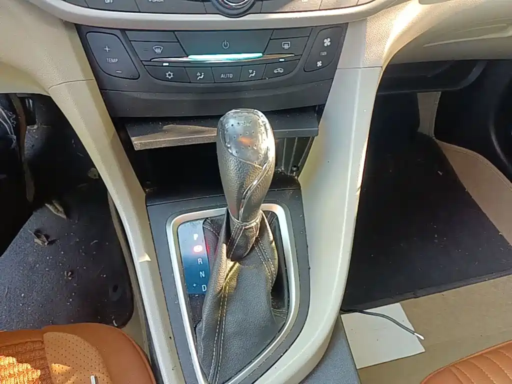Buick Excelle GT 2015 — фото 19