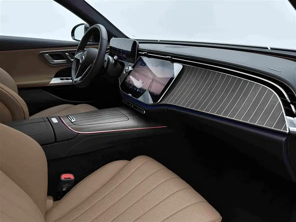 Mercedes-Benz E-Class 2024 — фото 16
