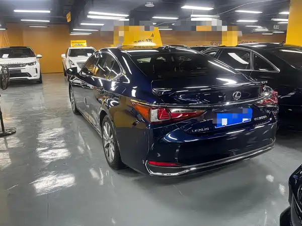 Lexus ES 2020