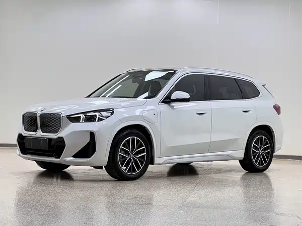 BMW iX1 2024