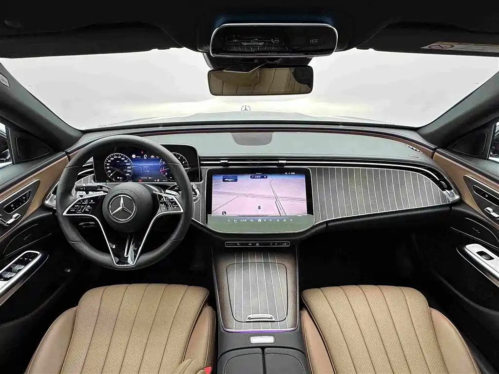 Mercedes-Benz E-Class 2024 — фото 17