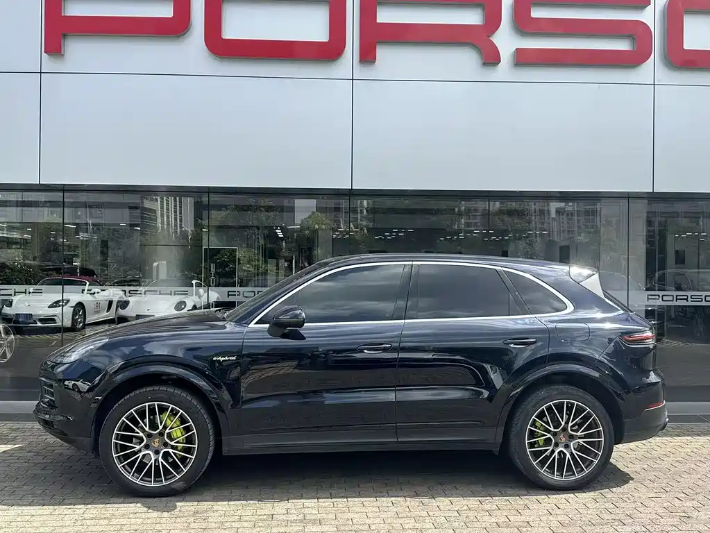 Porsche Cayenne Hybrid 2022 — фото 2