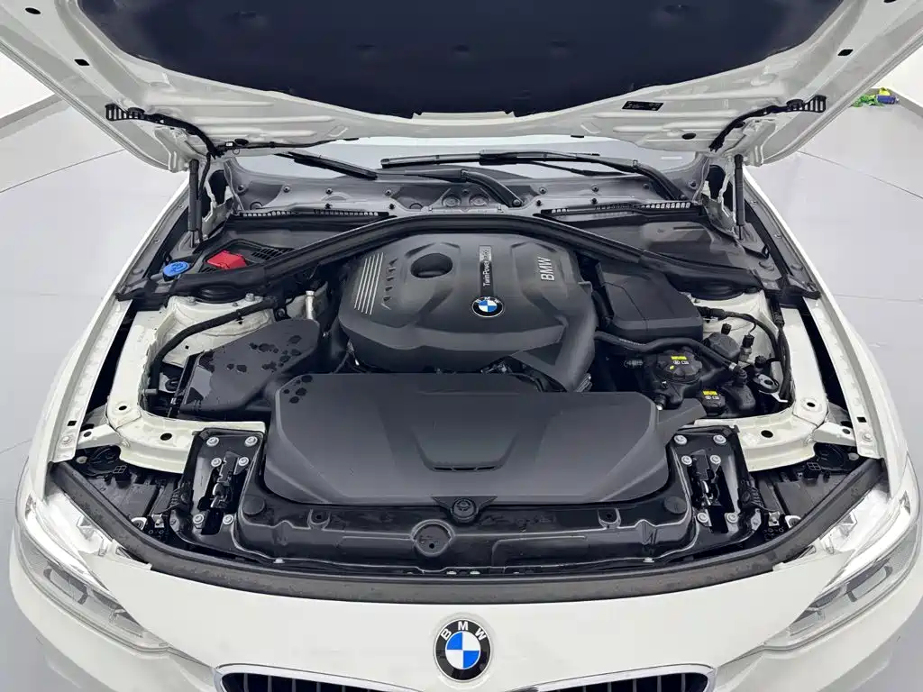 BMW 3 Series 2018 — фото 28