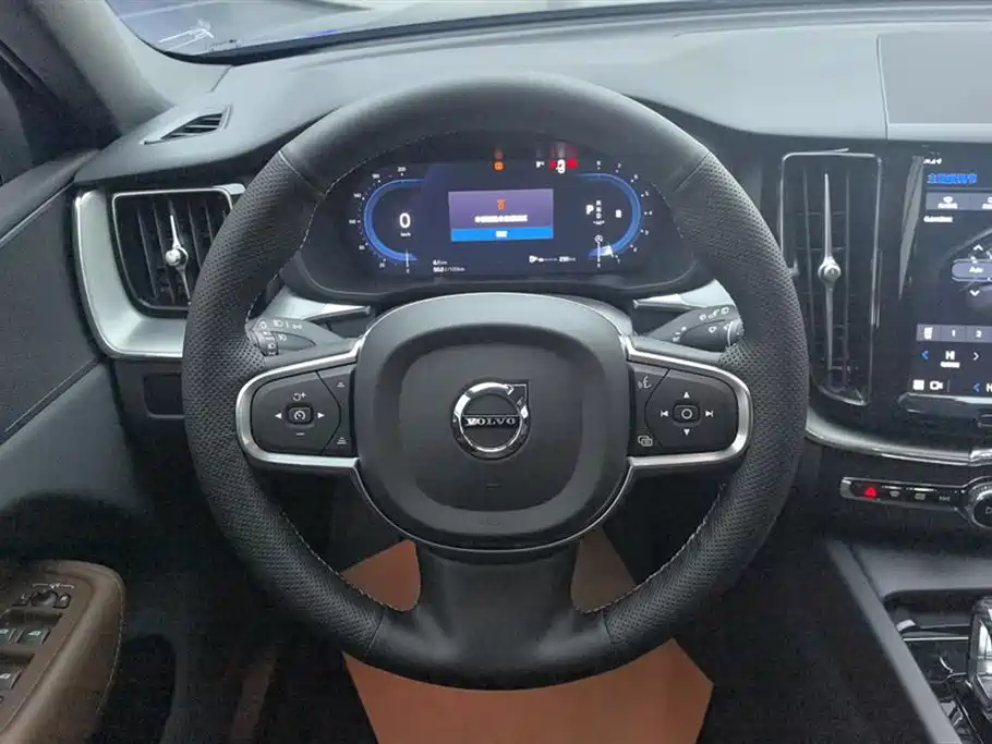 Volvo XC60 2024 — фото 15