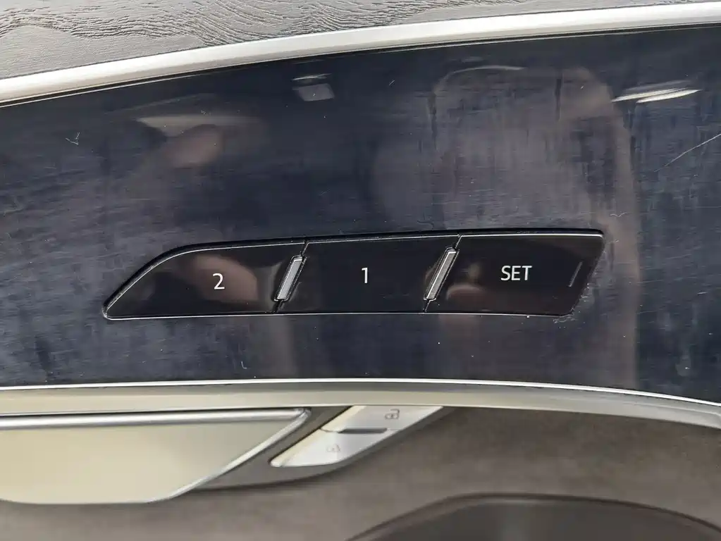 Audi A8 2021 — фото 13