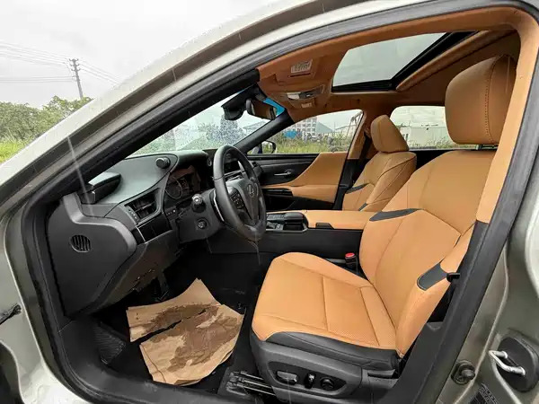 Lexus ES 2022