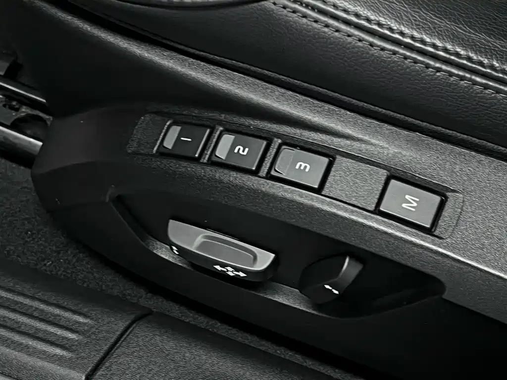 Volvo V40 2016 — фото 36