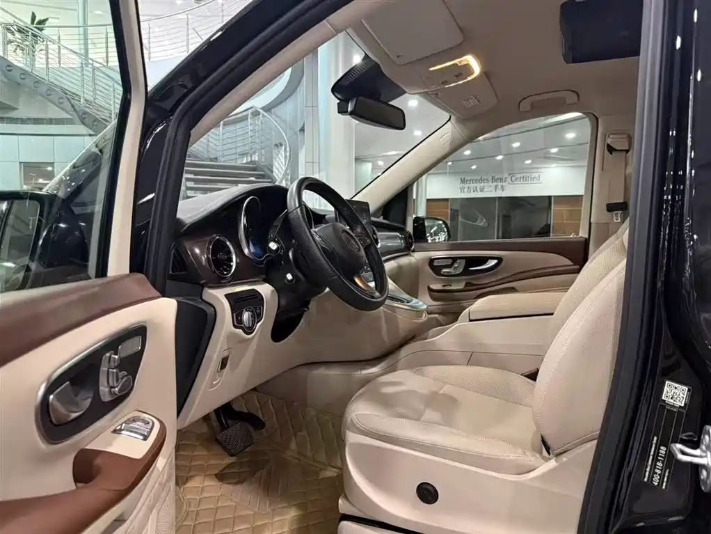 Mercedes-Benz V-Class 2020 — фото 8