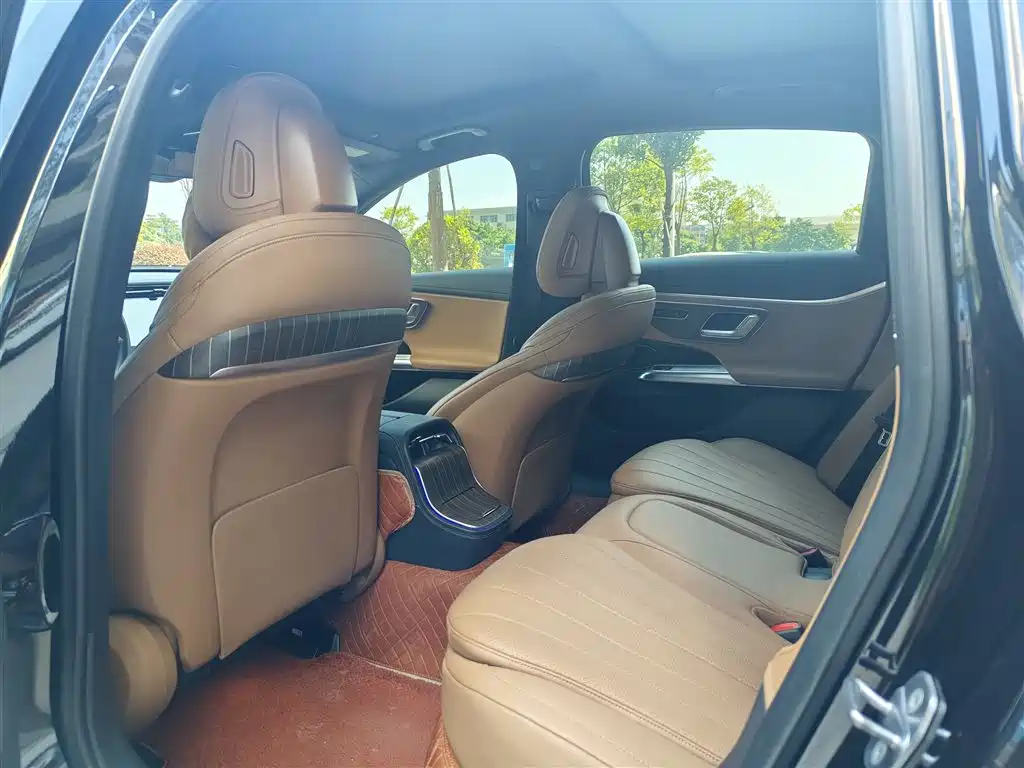 Mercedes-Benz E-Class 2024