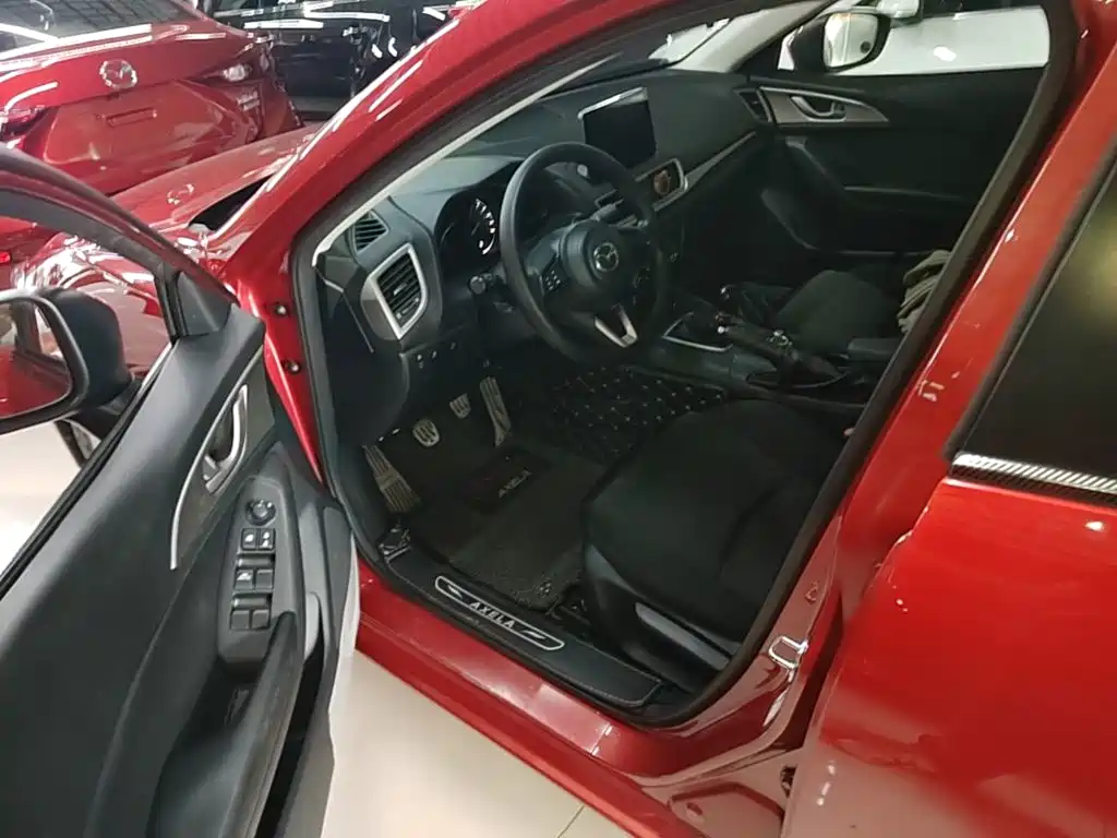 Mazda 3 Axela 2019 — фото 16