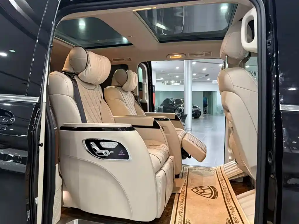 Mercedes-Benz V-Class 2020 — фото 12