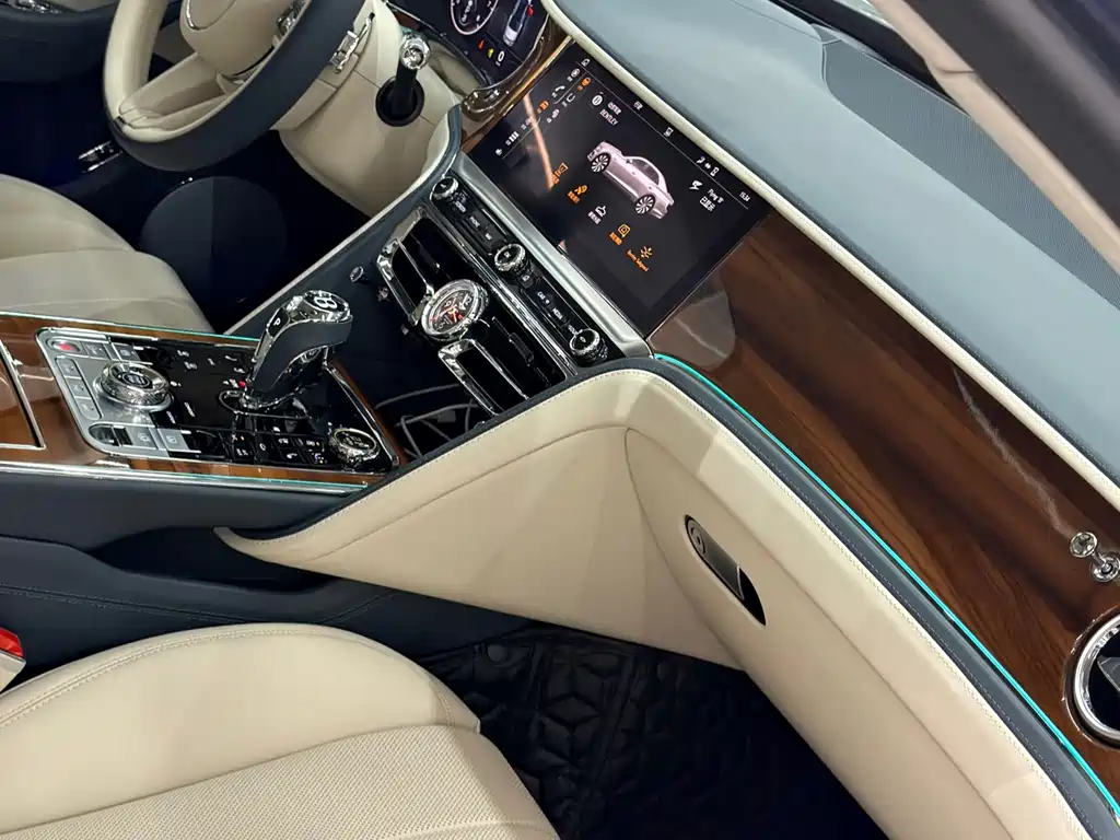 Bentley Flying Spur 2023 — фото 14