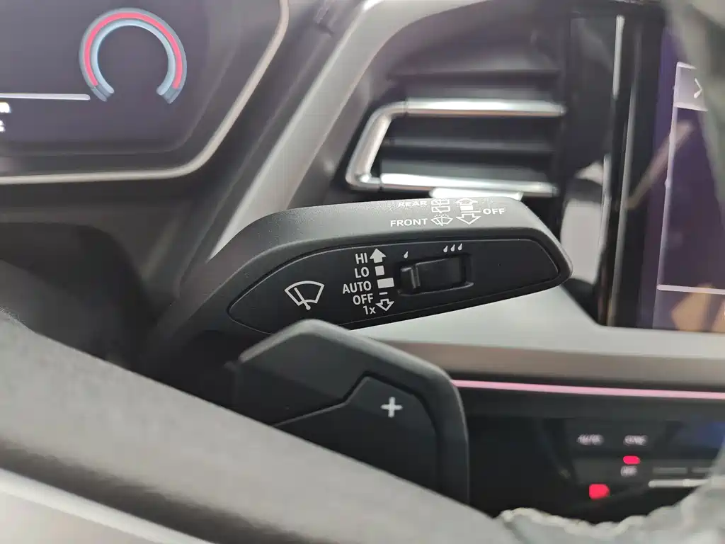 Audi Q4 E-Tron 2024 — фото 14
