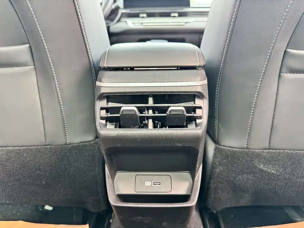 Geely Emgrand 2023 — фото 19