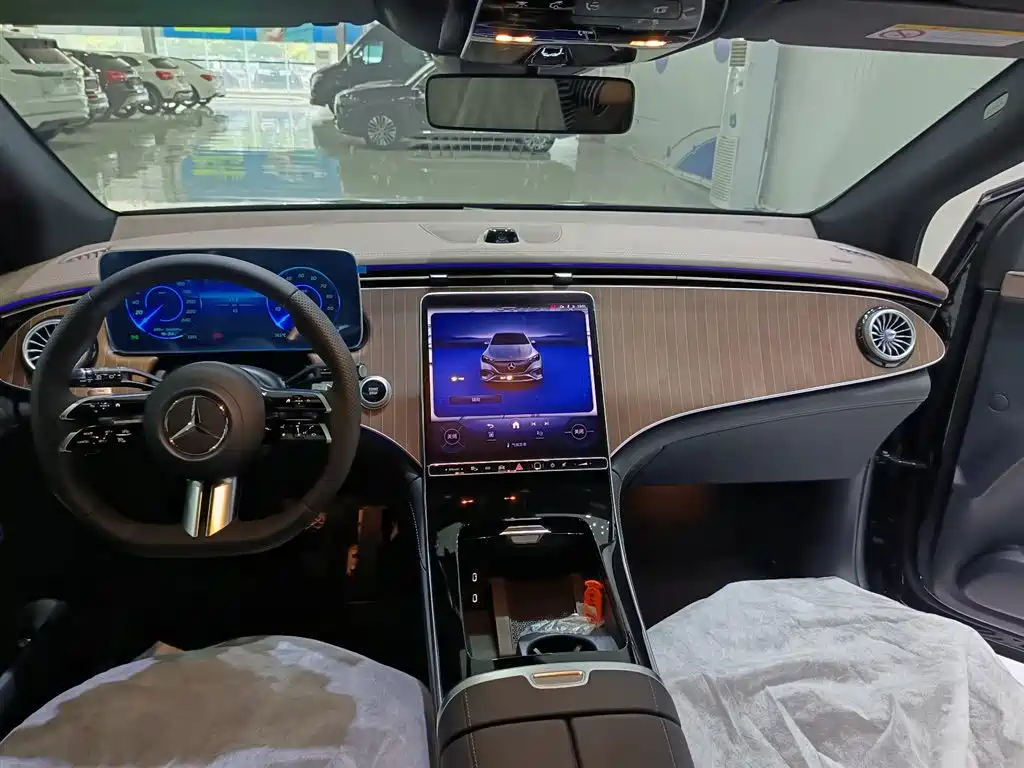 Mercedes-Benz EQE SUV 2025