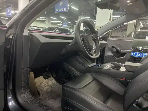 Tesla Model 3 2025