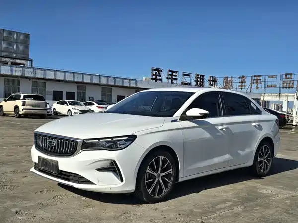 Geely Emgrand 2022