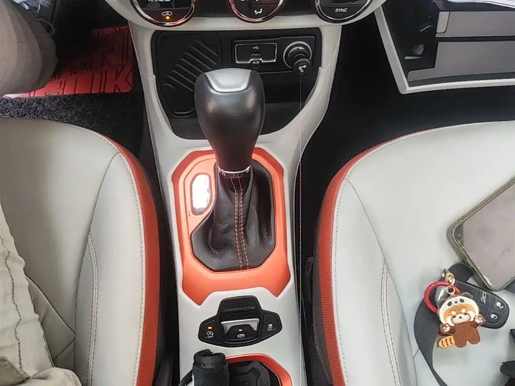 Jeep Renegade 2016 — фото 14