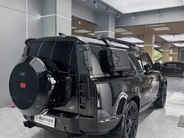 Land Rover Defender 2023