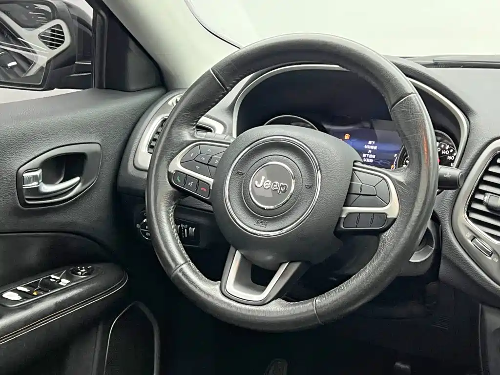 Jeep Compass 2017 — фото 20